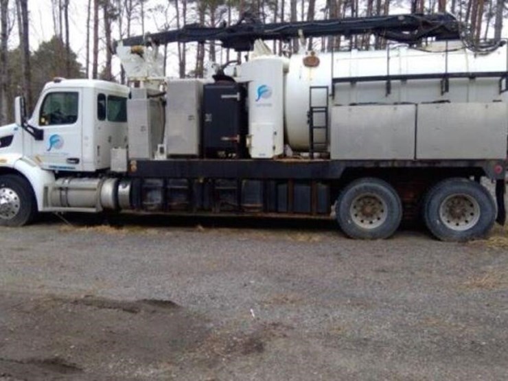 2014-peterbilt-567-image-4