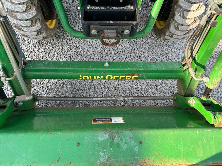 2021-john-deere-2032r-image-10