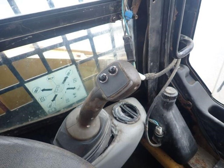 2010-caterpillar-232b-image-21