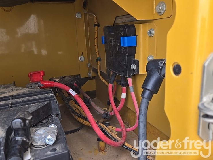 2019-caterpillar-336-image-42