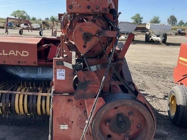 new-holland-500-image-12