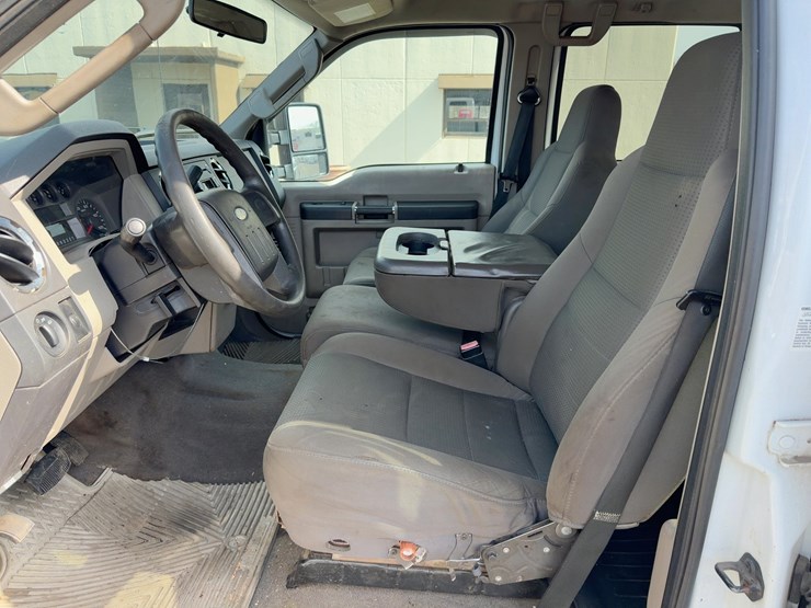 2010-ford-f350-xlt-image-23