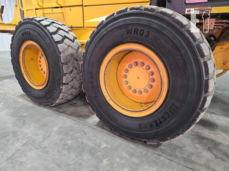 2012-deere-772g-image-33