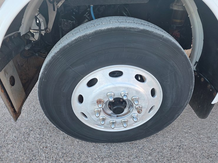 2012-peterbilt-388-image-15