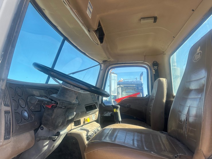 2005-mack-cv713-mixer-truck-image-13