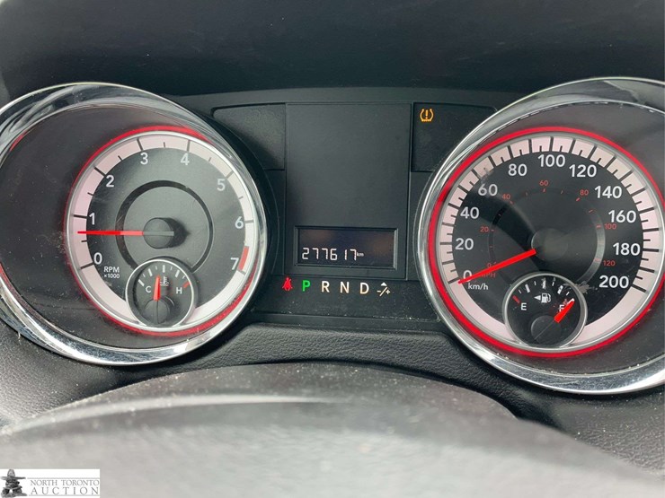 2014-dodge-grand-caravan-sxt-image-11