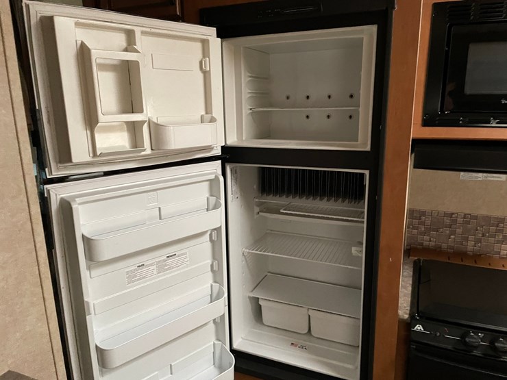 #201-•-2014-palomino-puma-253-fbs-27'-fifth-wheel-camper-(has-wi-title)-image-60