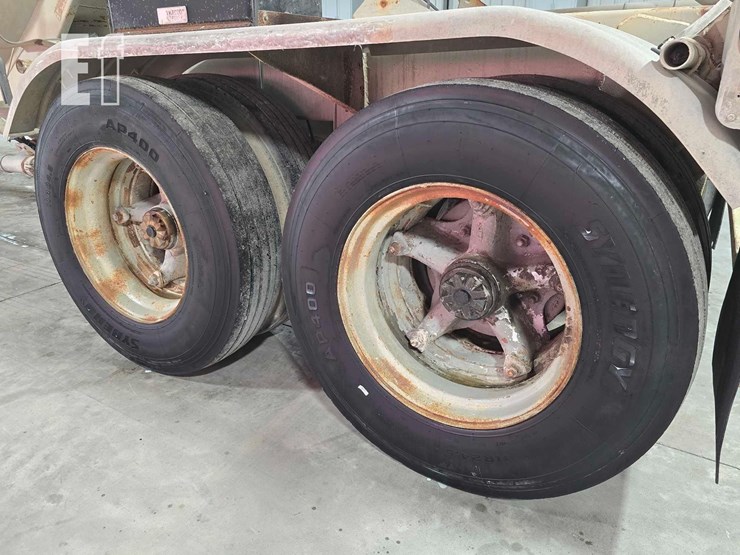 40-foot-pneumatic-tank-trailer-image-19