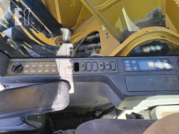 2019-caterpillar-325flcr-image-19