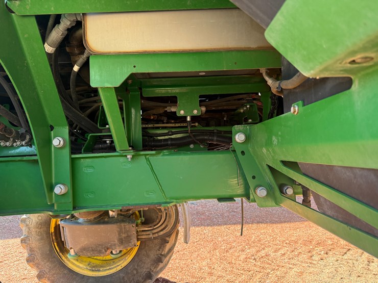2015-john-deere-r4038-image-66