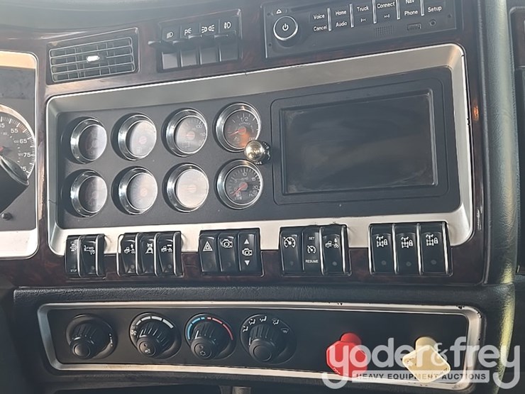 2014-kenworth-t880-image-132