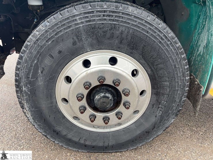 2012-freightliner-m2-106-image-39