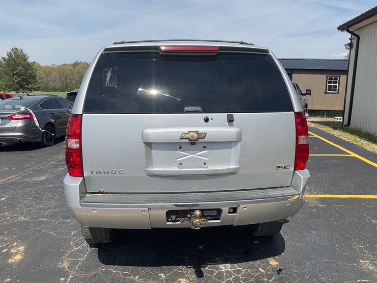2011-chevrolet-tahoe-image-9
