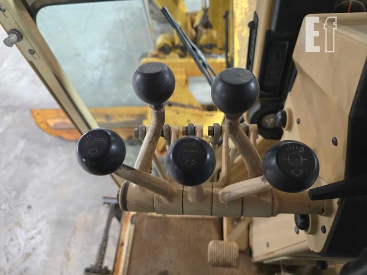 2003-caterpillar-140h-image-21