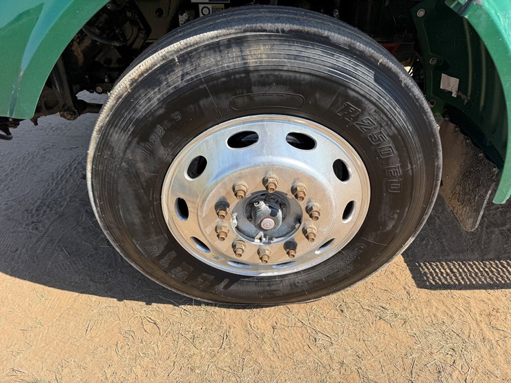 2020-peterbilt-367-image-15