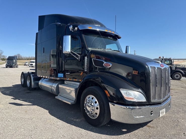 2018-peterbilt-579-image-2