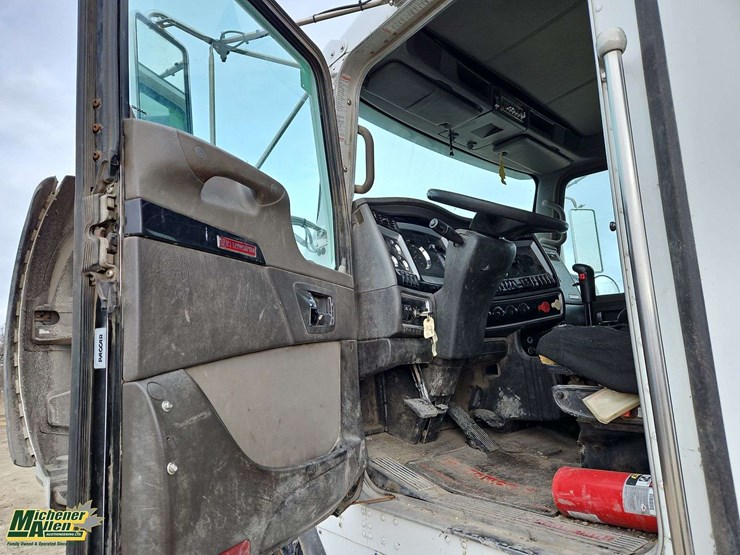 2013-kenworth-t800-image-24