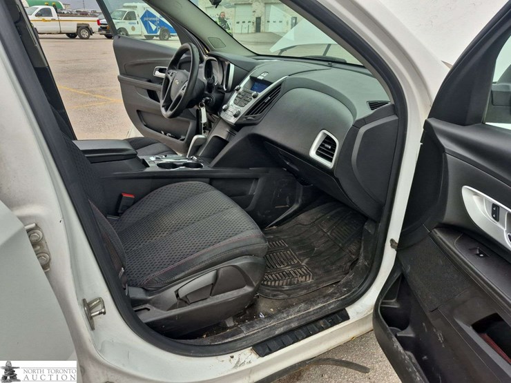 2013-chevrolet-equinox-image-36