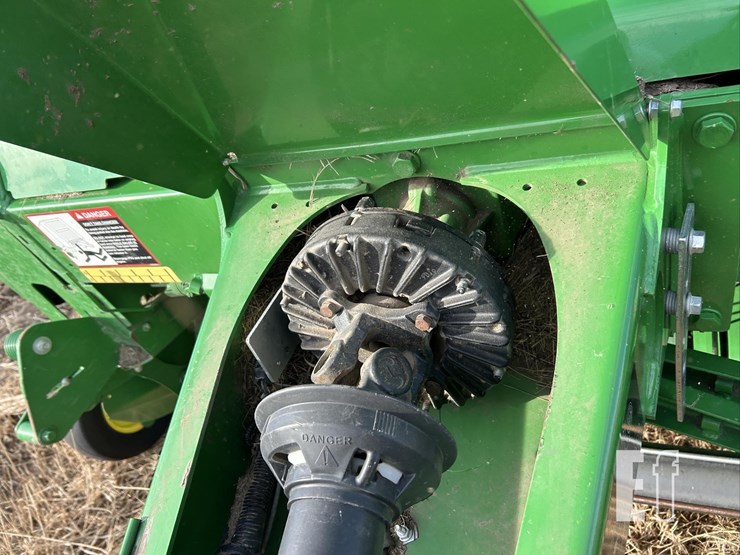 2019-john-deere-560m-image-11