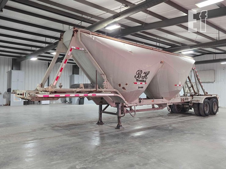 40-foot-pneumatic-tank-trailer-image-1