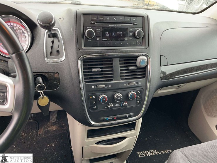 2013-dodge-grand-caravan-se-image-13