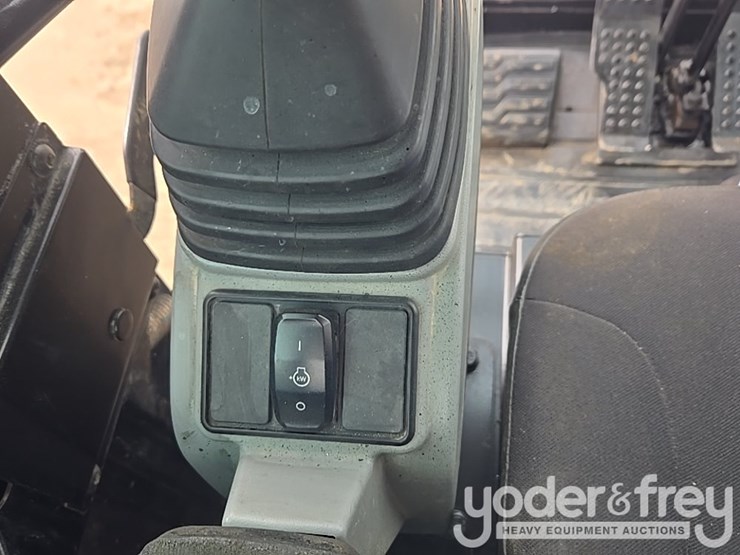 2018-caterpillar-305.5-image-107