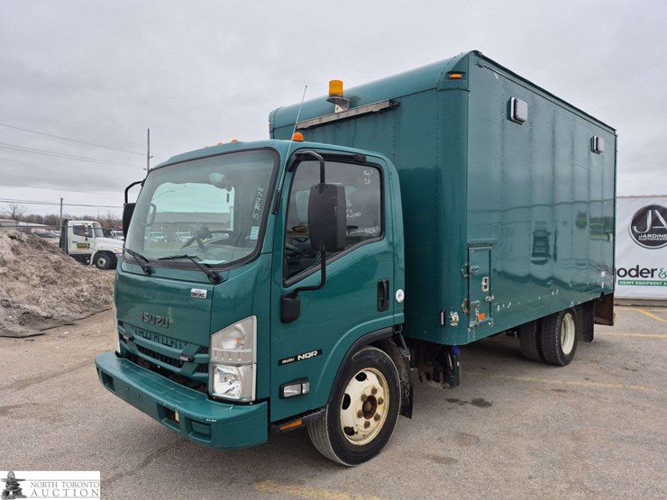 2016-isuzu-nqr-image-1