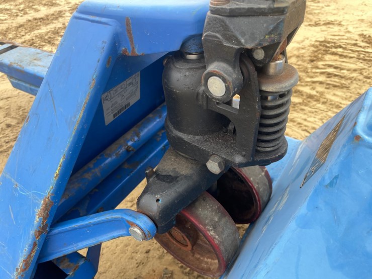 #3919-•-(3)-lift-rite-5,500-lbs.-pallet-jacks-image-9