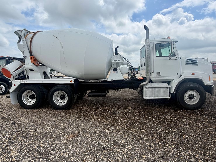 2022-western-star-4700-image-4