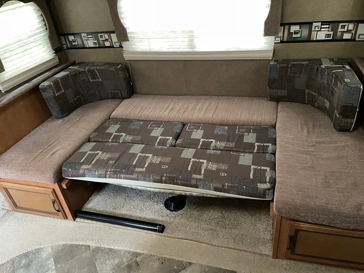 #201-•-2014-palomino-puma-253-fbs-27'-fifth-wheel-camper-(has-wi-title)-image-85