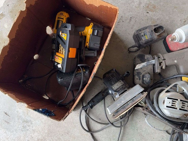 assorted-power-tools-including-sanders,-grinders,-and-reciprocating-saw-image-5