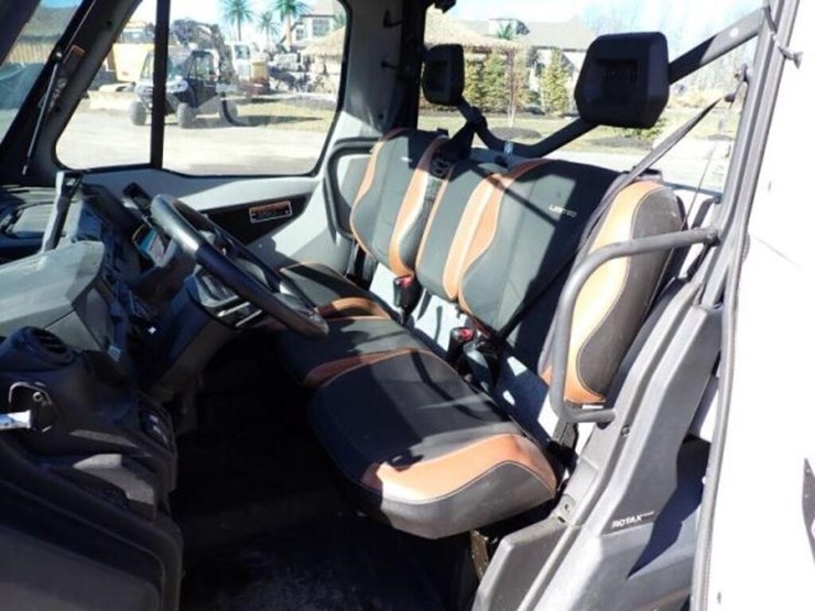 2021-can-am-defender-limited-hd10-4x4-side-by-side-image-21