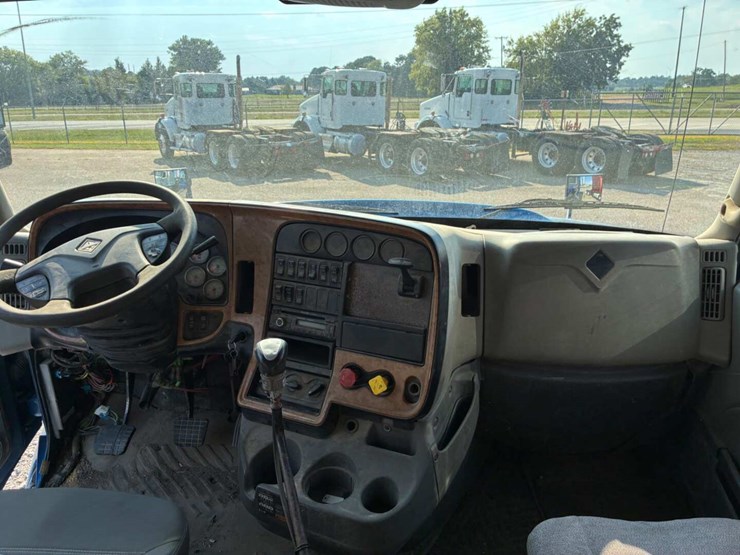 2011-international-prostar-image-5