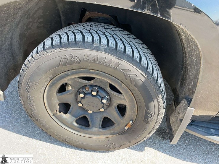 2017-chevrolet-tahoe-image-26
