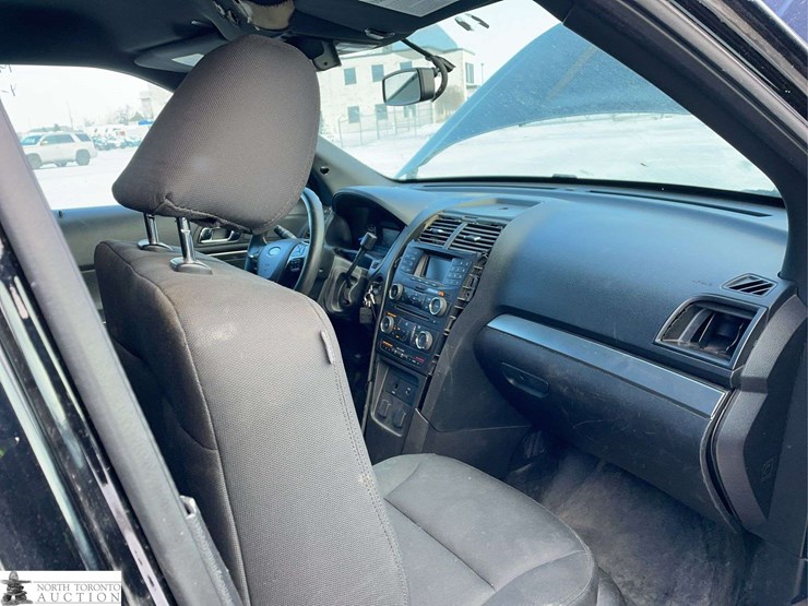 2017-ford-explorer-image-19