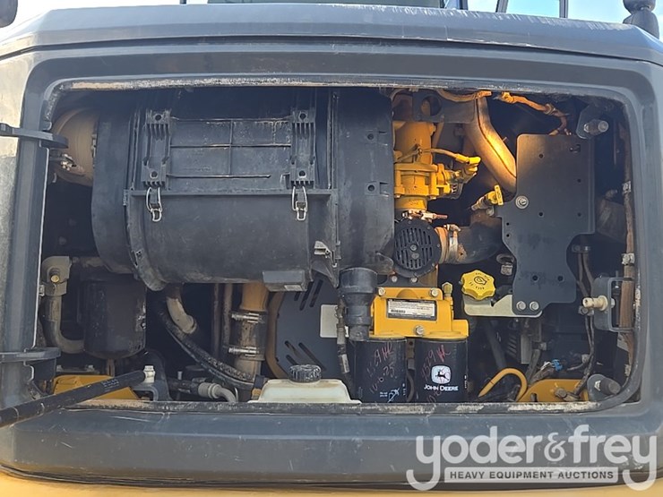 2022-deere-260e-image-79