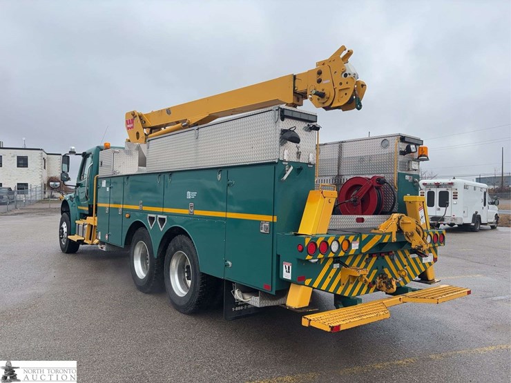 2012-freightliner-m2-106-image-6