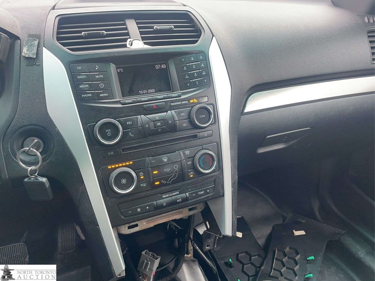 2017-ford-explorer-image-13