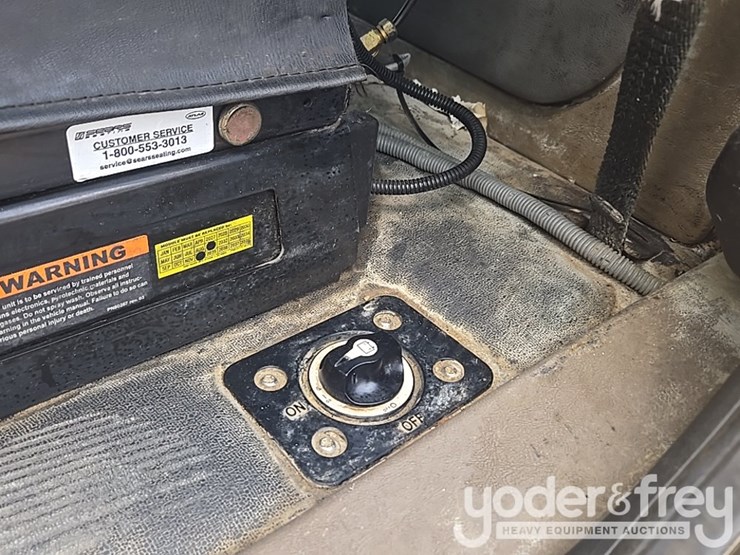 2012-freightliner-cascadia-125-image-85