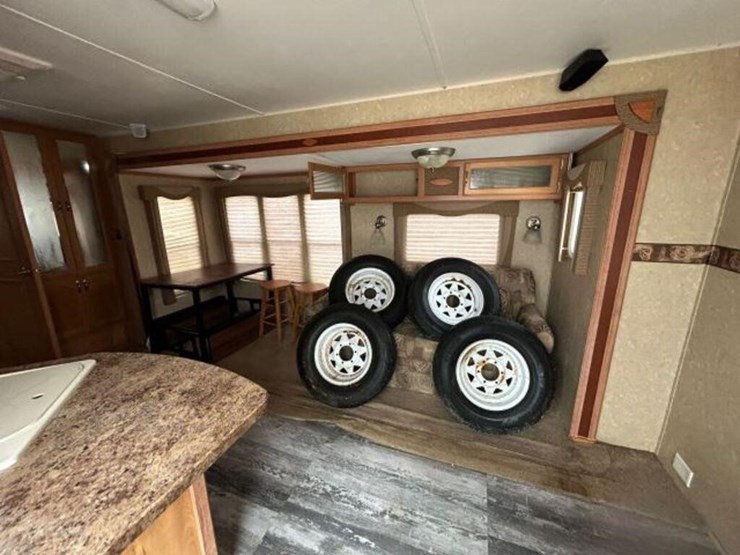 2010-gulf-stream-innsbruck-supreme-lodge-40tbs-t/a-image-46