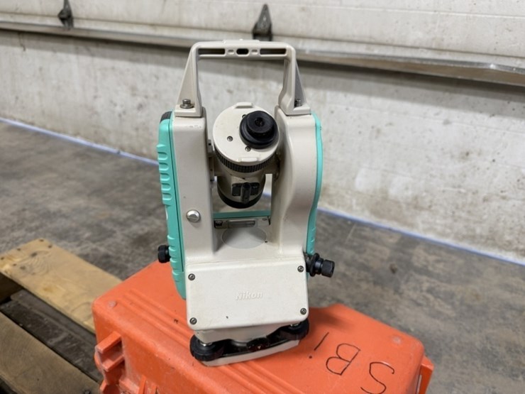 nikon-ne-100-digital-theodolite-image-3