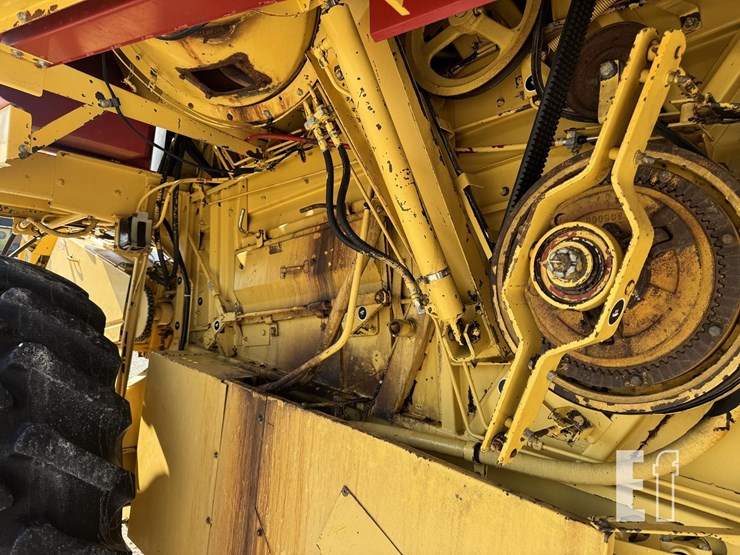 1987-new-holland-tr86-image-6