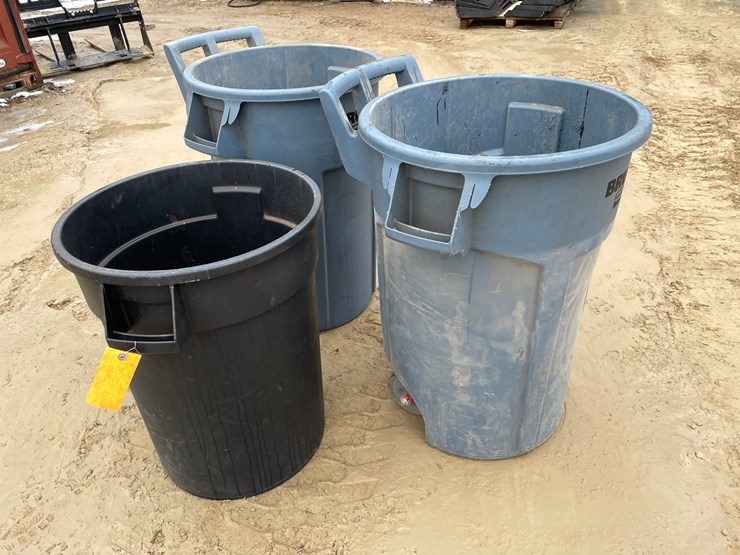 #3947-•-(3)-poly-trash-barrels-image-1