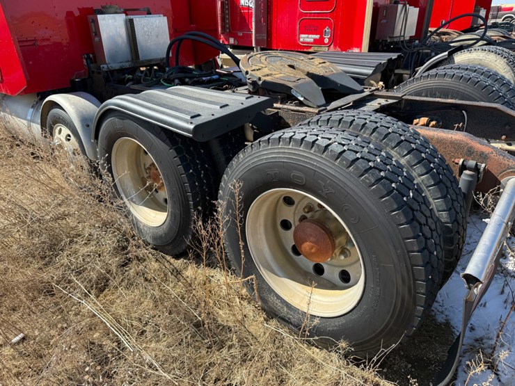 2006-peterbilt-379-image-10