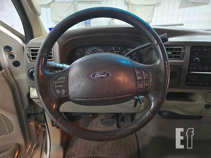 2005-ford-excursion-image-10