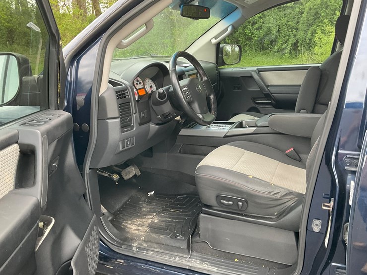 2012-nissan-titan-image-15