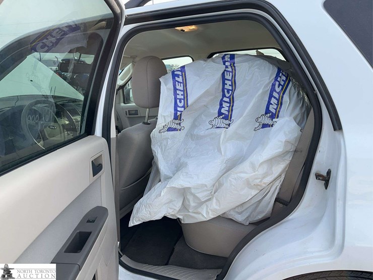 2011-ford-escape-hybrid-image-15