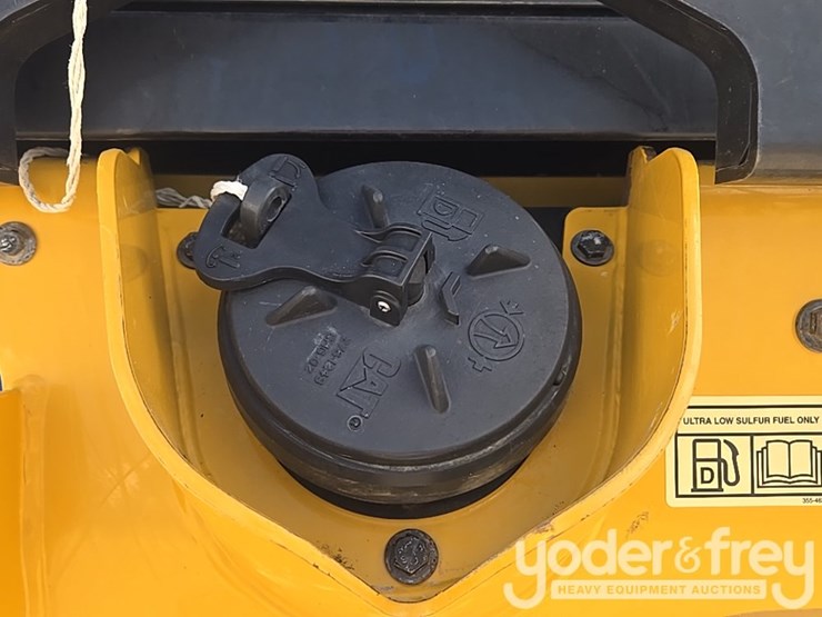 2021-caterpillar-d1-image-58