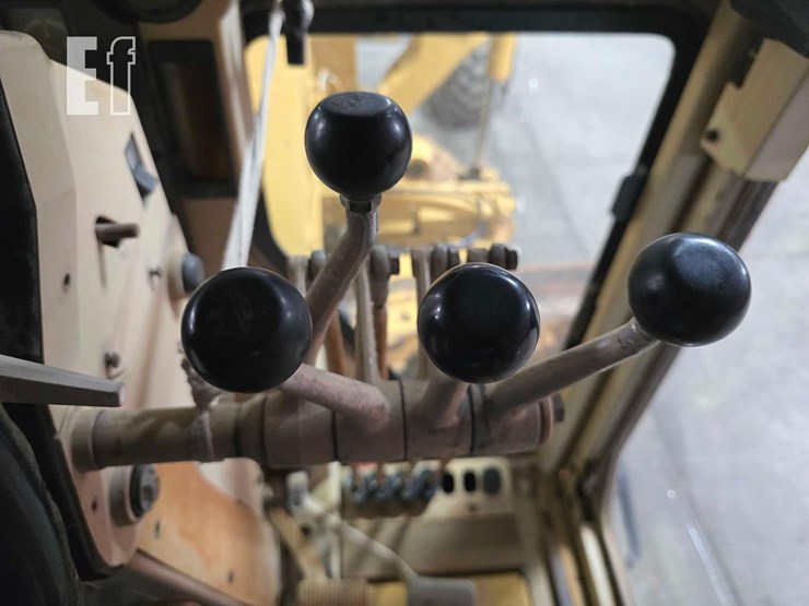 1999-caterpillar-160h-image-17