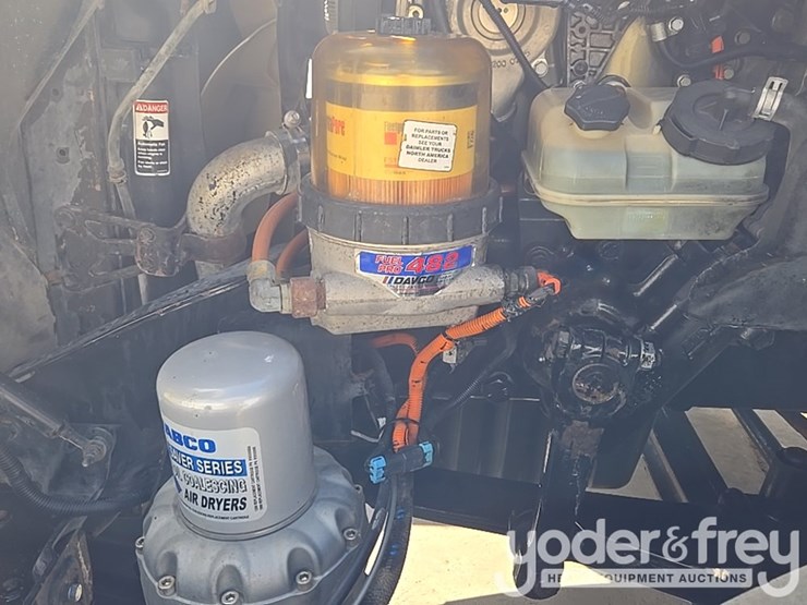 2014-freightliner-cascadia-113-image-68